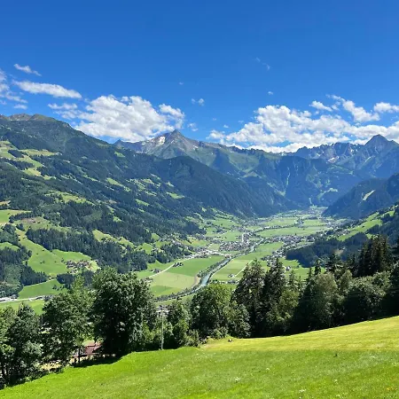 Zillertal Panorama Blick Balkon Sauna Apartment Zellberg