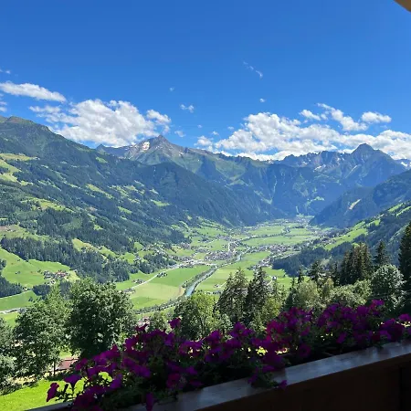 Zillertal Panorama Blick Balkon Sauna Апартаменты *